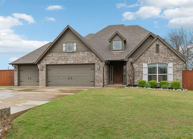 Property at 1819 E 43rd St, Sand Springs, OK 74063, 4 beds, 3 baths