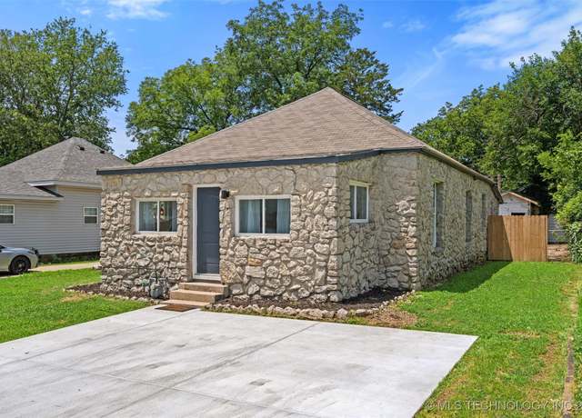Property at 515 S Creek Ave, Bartlesville, OK 74003, 3 beds, 2 baths