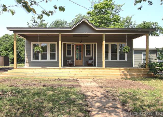 Property at 611 N State St, Wagoner, OK 74467, 2 beds, 2 baths