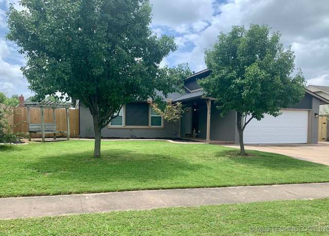 Property at 11810 E 83rd St, Owasso, OK 74055, 3 beds, 2 baths