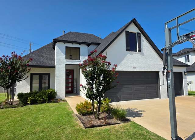 Property at 320 W 130th Pl S, Jenks, OK 74037, 4 beds, 3 baths