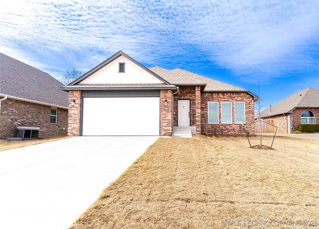 Property at 14620 S Lakewood Pl, Bixby, OK 74008, 4 beds, 2 baths
