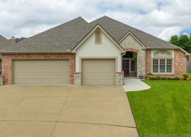 Property at 2941 Versailles Pl, Bartlesville, OK 74006, 4 beds, 3 baths