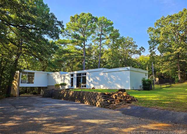 Property at 2417 Wilson St, Durant, OK 74701, 4 beds, 3.5 baths