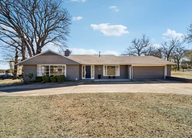 Property at 1401 S Woodland Dr, Okmulgee, OK 74447, 2 beds, 2 baths