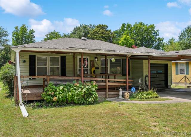 Property at 1509 Columbus St, Muskogee, OK 74401, 3 beds, 1.5 baths