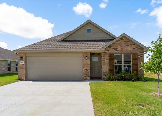 Property at 27986 E 108th St S, Coweta, OK 74014, 4 beds, 2 baths