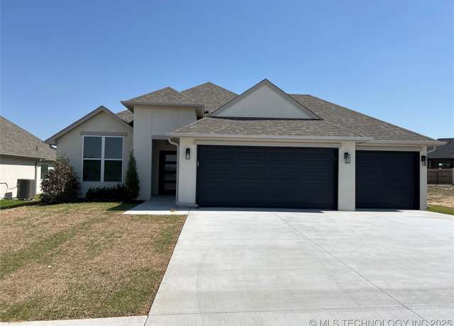 Property at 12919 S 21st St E, Jenks, OK 74037, 3 beds, 2 baths