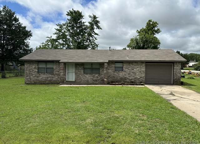 Property at 902 NE 6th St, Wagoner, OK 74467, 3 beds, 1 bath