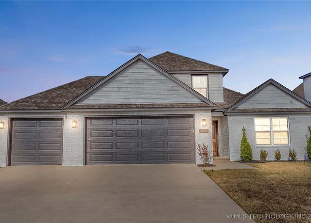 Property at 3004 W Van Buren Ct S, Broken Arrow, OK 74011, 4 beds, 3 baths