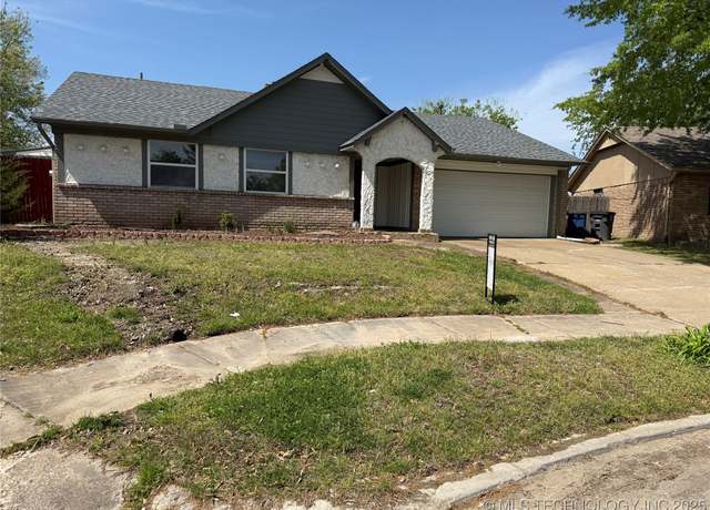 Property at 5616 S 91st EastAvenue, Tulsa, OK 74145, 4 beds, 2 baths