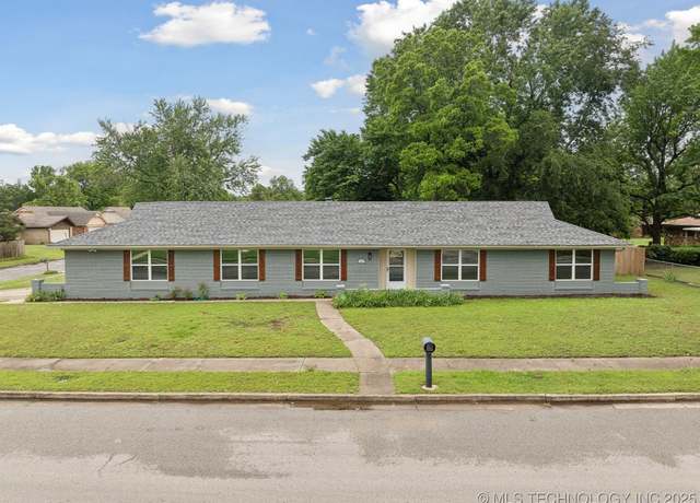Property at 6806 E 74th St, Tulsa, OK 74133, 3 beds, 2 baths