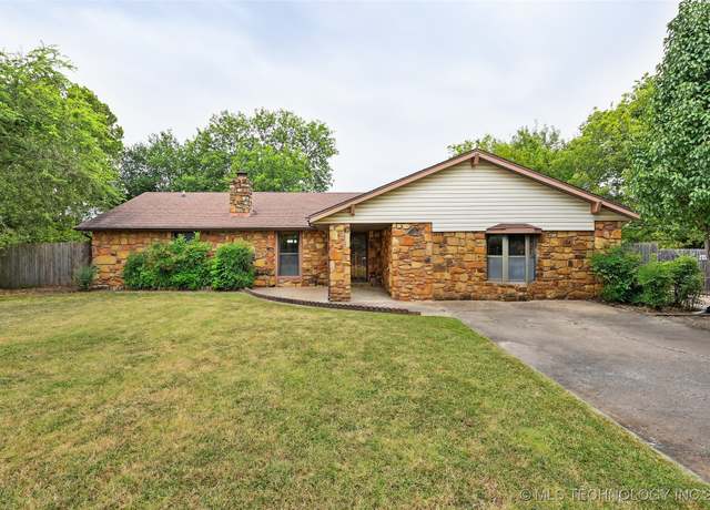 Property at 11212 N 106th EastAvenue, Owasso, OK 74055, 3 beds, 2 baths