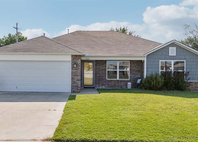 Property at 1521 S 31st St, Broken Arrow, OK 74014, 3 beds, 2 baths