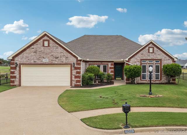 Property at 10209 E 89th St N, Owasso, OK 74055, 3 beds, 2.5 baths