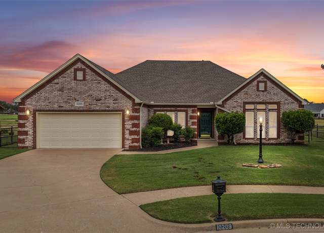 Property at 10209 E 89th St N, Owasso, OK 74055, 3 beds, 2.5 baths