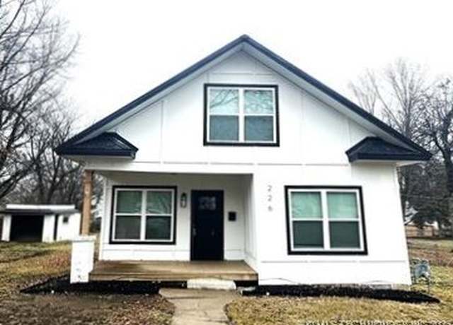 Property at 226 S Adair St, Vinita, OK 74301, 4 beds, 2.5 baths