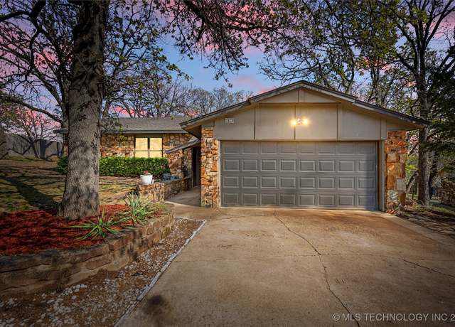 Property at 2414 W Newton Ct, Tulsa, OK 74127, 3 beds, 2 baths