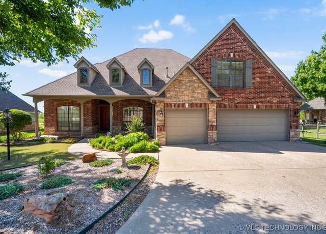 Property at 2008 W Sandusky St, Broken Arrow, OK 74012, 4 beds, 3 baths