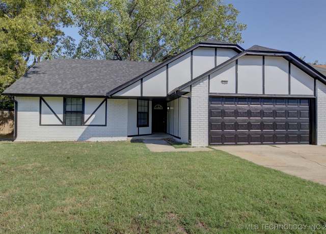 Property at 1904 W Honolulu St, Broken Arrow, OK 74012, 3 beds, 2 baths