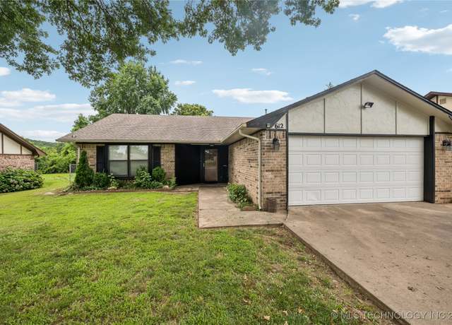 Property at 612 S 5th St, Eufaula, OK 74432, 2 beds, 2 baths