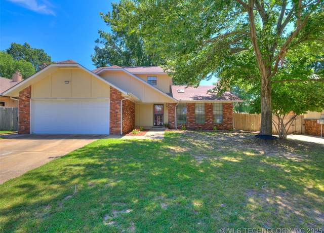 Property at 213 W Quanah St S, Broken Arrow, OK 74011, 3 beds, 2 baths