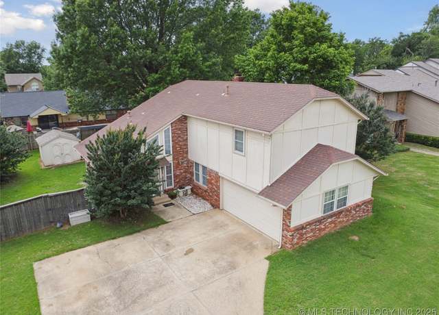 Property at 6316 S Ash Ave, Broken Arrow, OK 74011, 4 beds, 2.5 baths