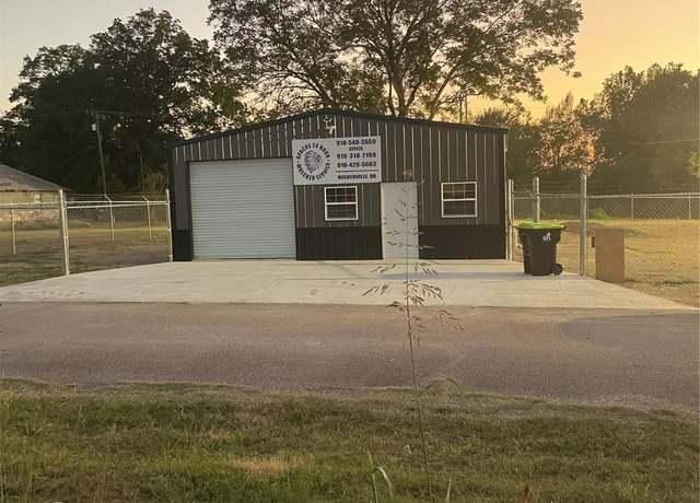 Property at 524 W Choctaw St, Holdenville, OK 74848, 2 beds, 1 bath