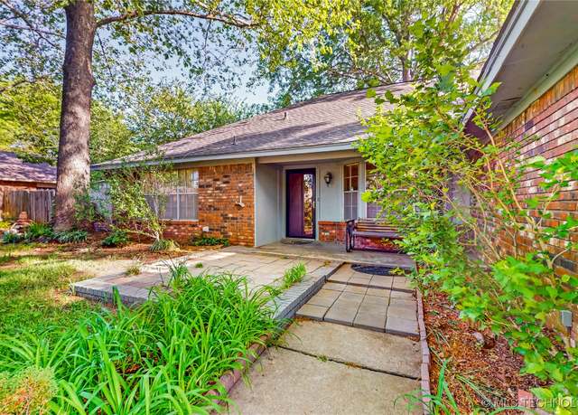 Property at 905 W Glenwood St, Broken Arrow, OK 74011, 4 beds, 2 baths