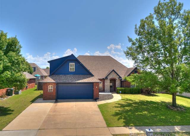 Property at 8819 N 143rd East Ave, Owasso, OK 74055, 4 beds, 2.5 baths