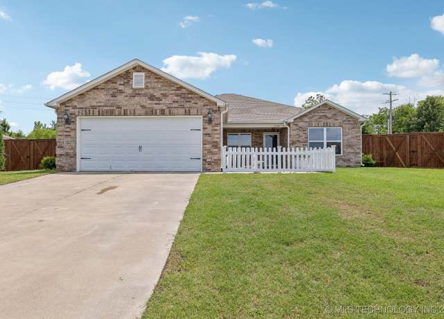 Property at 1309 W Missouri Ave, Claremore, OK 74019, 3 beds, 2 baths