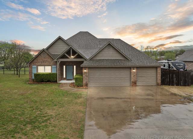 Property at 16121 E 78th St, Owasso, OK 74055, 3 beds, 3 baths