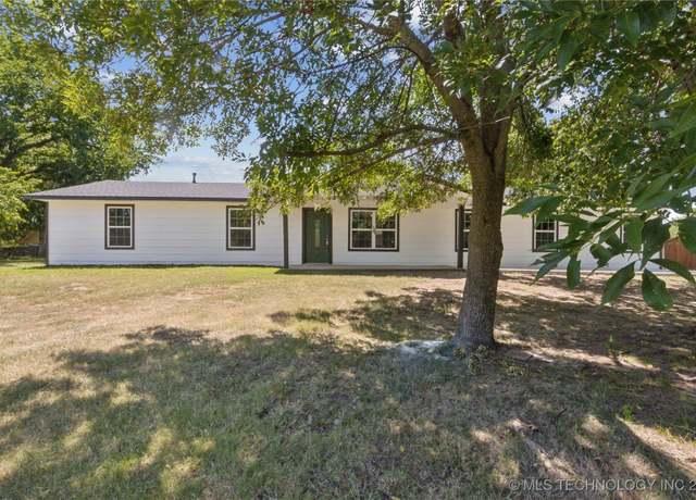 Property at 10182 E 530 Rd, Claremore, OK 74019, 3 beds, 2 baths