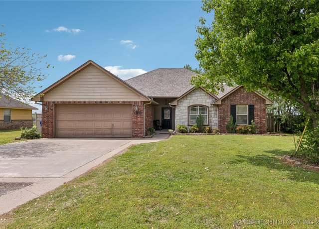 Property at 4113 S 41st St E, Muskogee, OK 74403, 3 beds, 2 baths