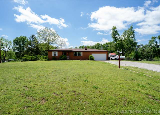 Property at 2009 Holly Rd, Claremore, OK 74017, 3 beds, 1.5 baths