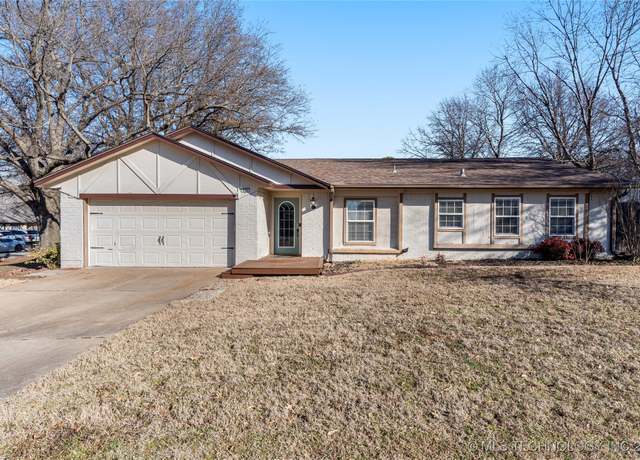 Property at 930 W Lansing St, Broken Arrow, OK 74012, 3 beds, 2 baths