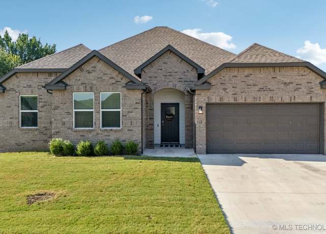 Property at 4236 W 4th St, Skiatook, OK 74070, 4 beds, 2 baths