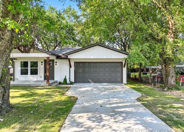 Property at 211 E Wells Blvd, Sapulpa, OK 74066, 3 beds, 2 baths