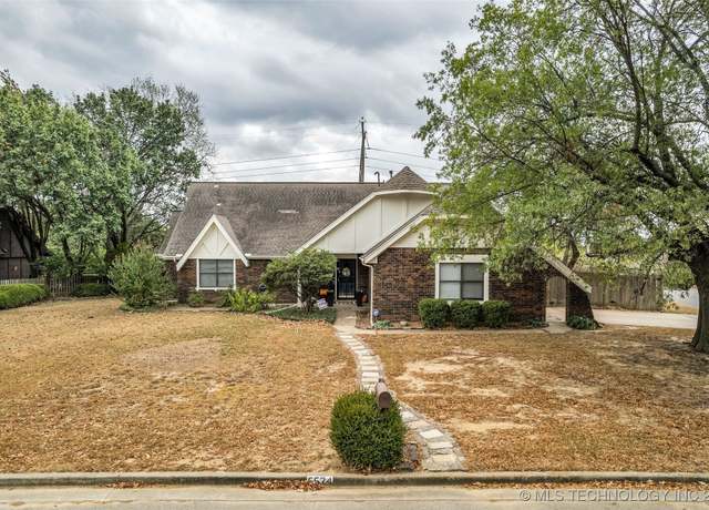 Property at 5524 E 76th St, Tulsa, OK 74136, 4 beds, 3 baths