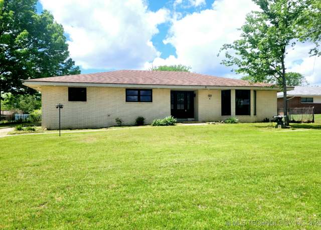 Property at 341 Edgewood Ave, Bartlesville, OK 74006, 3 beds, 2 baths