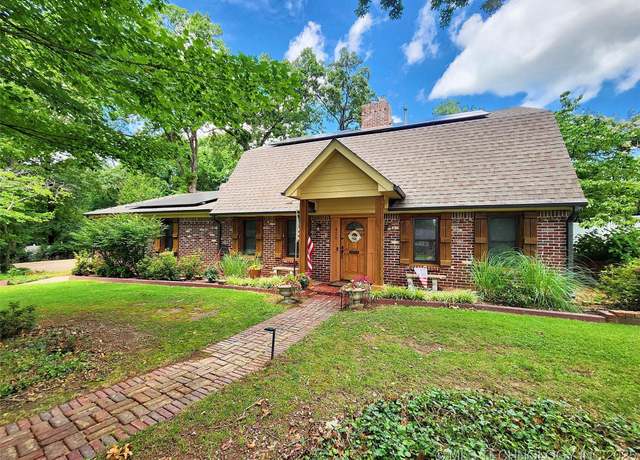 Property at 425 E Seneca St, Tahlequah, OK 74464, 3 beds, 2.5 baths