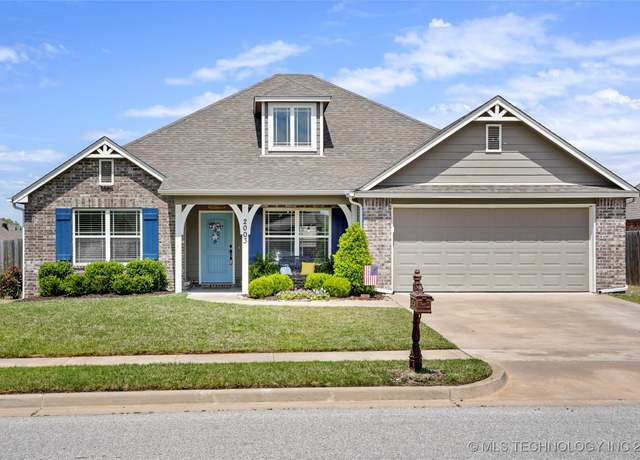 Property at 2003 E 133rd St S, Bixby, OK 74008, 4 beds, 2 baths