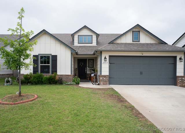 Property at 2005 E Union St, Broken Arrow, OK 74011, 4 beds, 2 baths