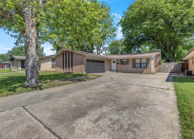 Property at 8703 E 29th St, Tulsa, OK 74129, 3 beds, 2 baths
