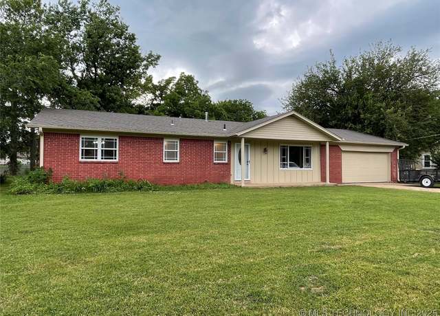 Property at 422 N Forest St, Jenks, OK 74037, 4 beds, 2 baths