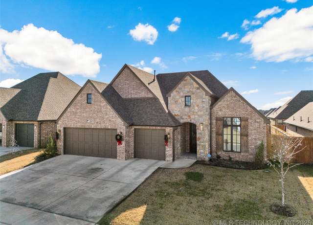 Property at 2911 E Rockford Pl, Broken Arrow, OK 74014, 3 beds, 2 baths