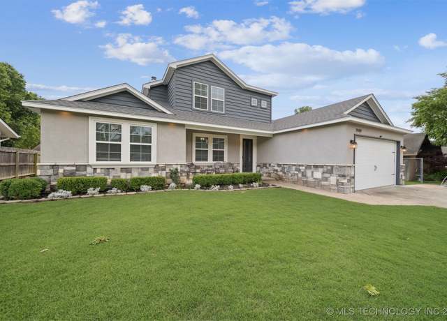 Property at 1909 W Nashville St, Broken Arrow, OK 74012, 4 beds, 3 baths