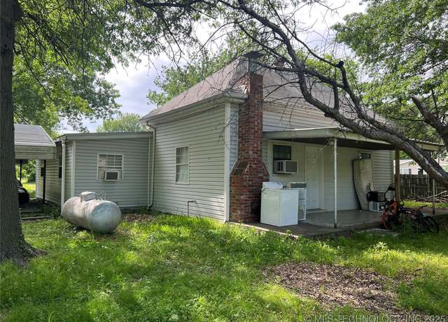 Property at 309 Albany St, Ketchum, OK 74349, 2 beds, 2 baths