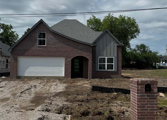 Property at 209 W Broadway St, Owasso, OK 74055, 3 beds, 2 baths