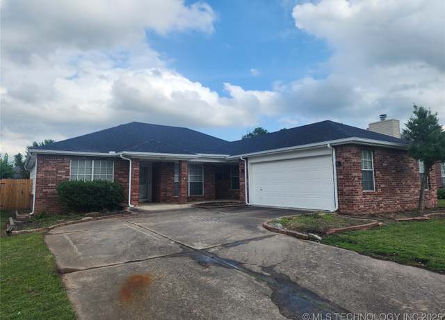 Property at 9423 S 88th Ave E, Tulsa, OK 74133, 3 beds, 2 baths